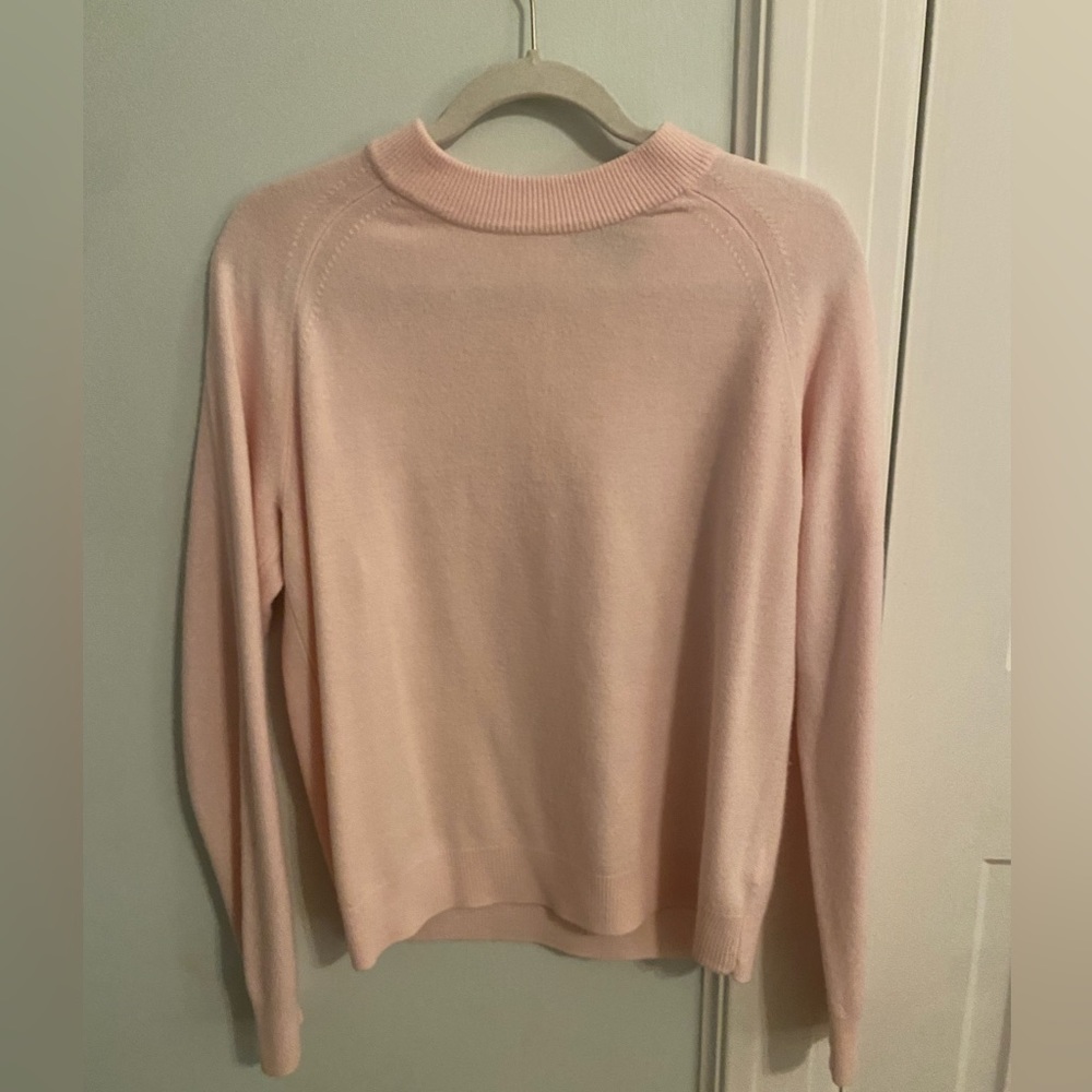 Cute baby pink sweater, great condition